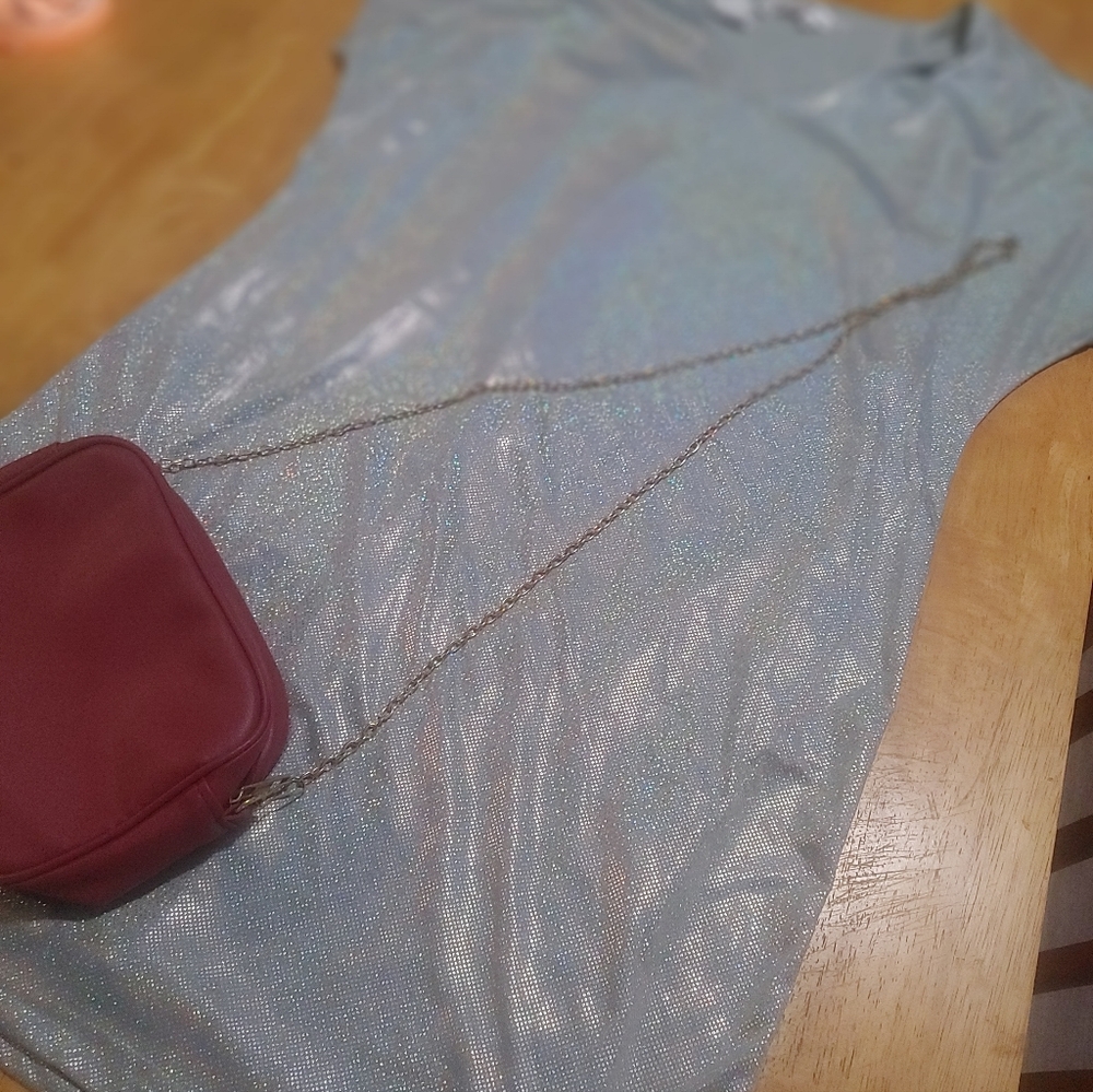 Chic Maroon Crossbody Bag with Chain Strap